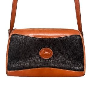 Vintage 99’s Dooney & Bourke black pebbled cross body shoulder bag. Pre-owned